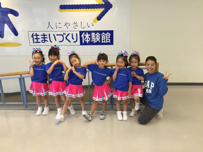 チアリーディングのレッスン風景