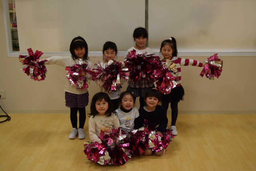 チアリーディングのレッスン風景