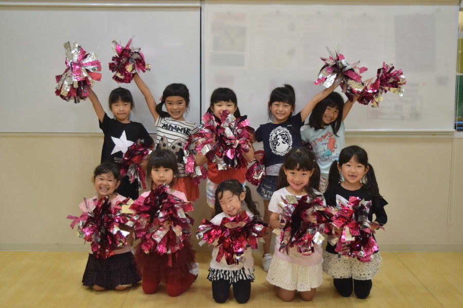 チアリーディングのレッスン風景