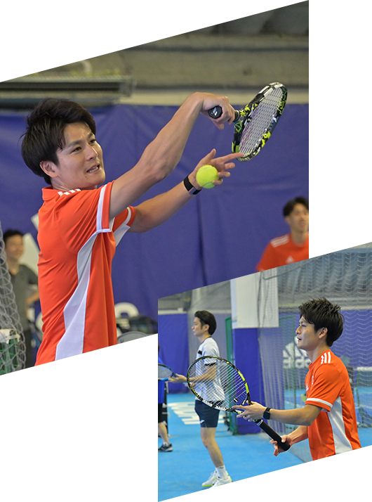 テニスをする男性